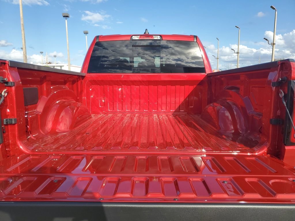 New 2026 Molten Red Pearl-Coat Exterior Paint RAM Big Horn/Lone Star image 7