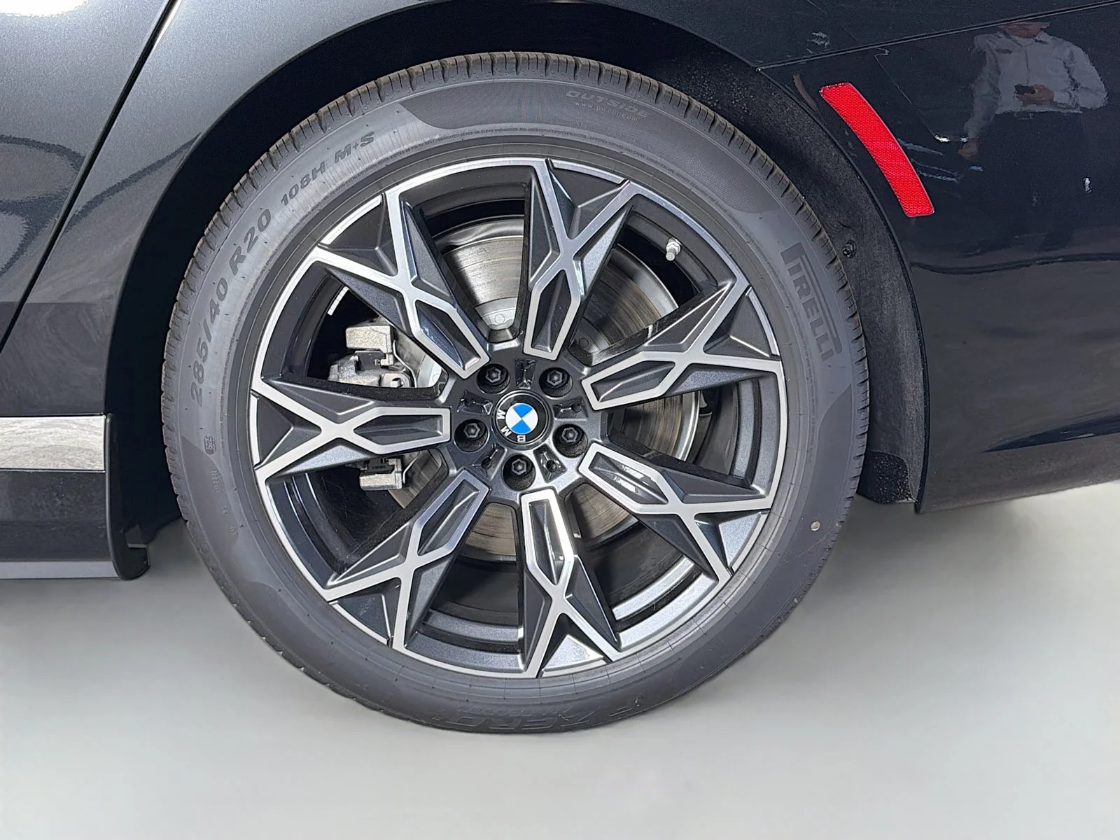 New 2026 Black Sapphire Metallic BMW xDrive60 image 33