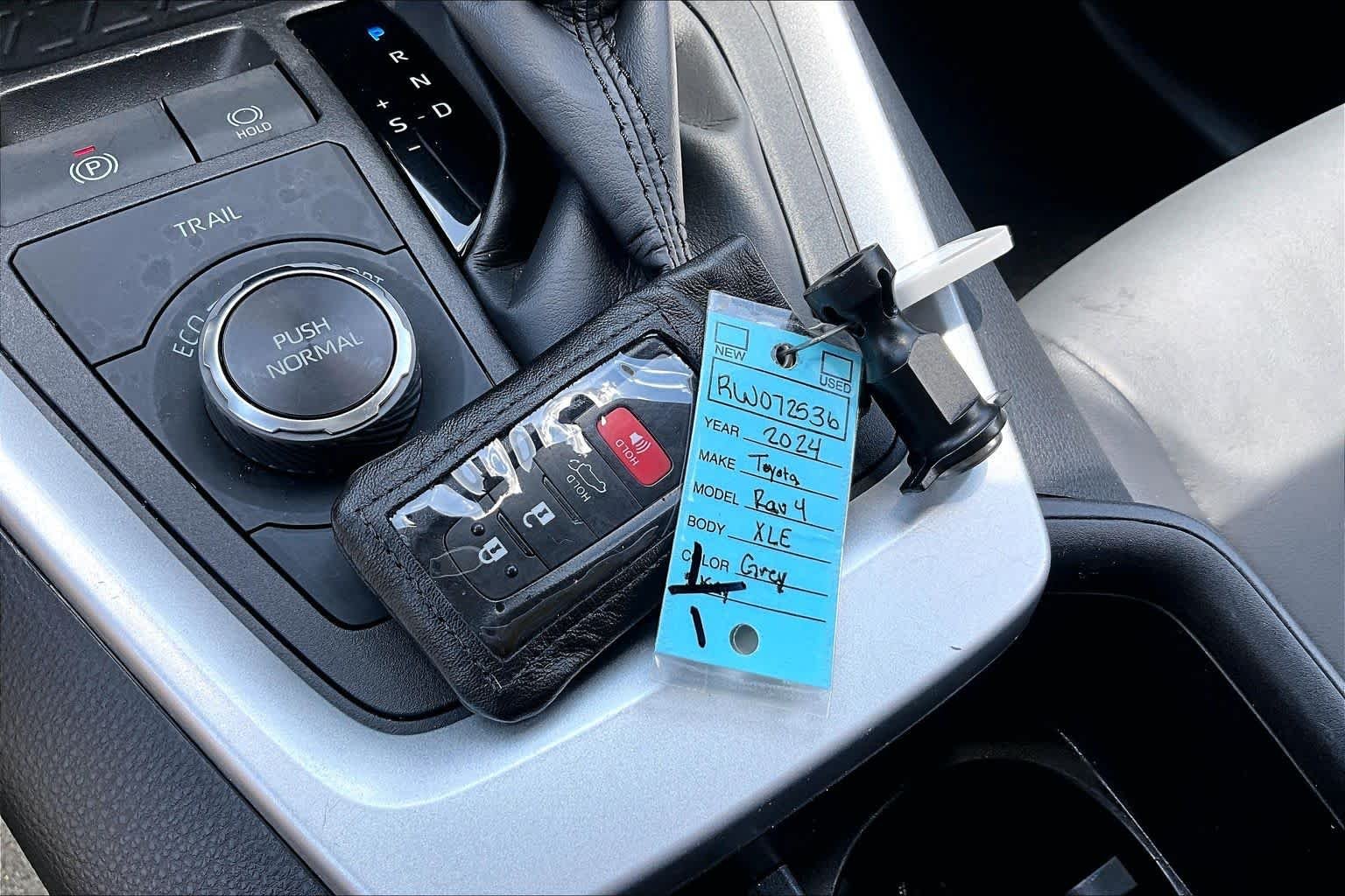 Used 2024 Magnetic Gray Metallic Toyota Hybrid XLE Premium image 15