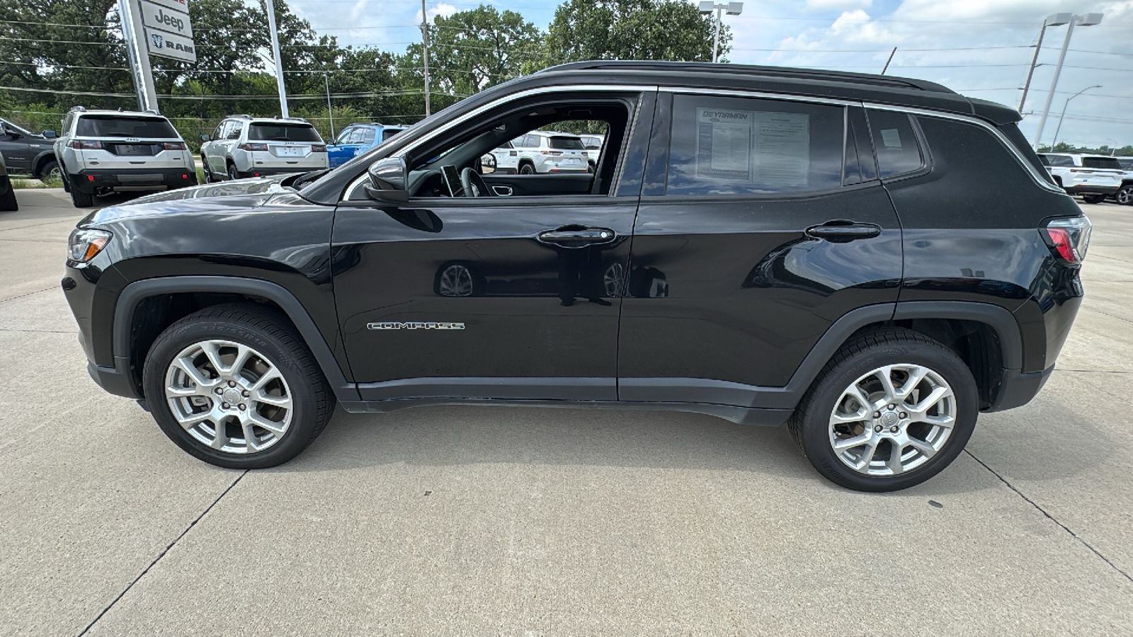 Used 2023 Black Jeep Latitude Lux image 7