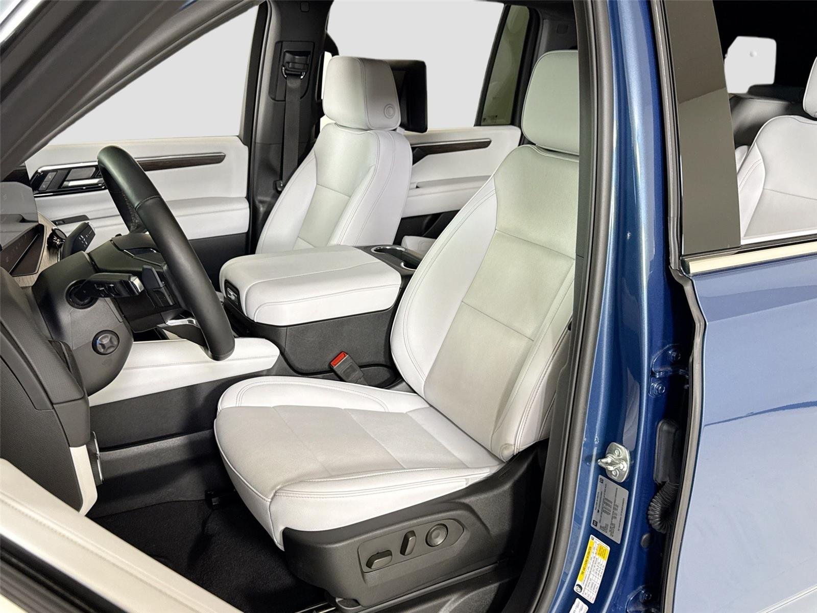 Used 2025 Lakeshore Blue Metallic Chevrolet Premier image 14