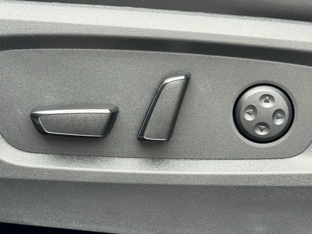 New 2027 2T RAD WHT INFINITI Sport AWD image 16