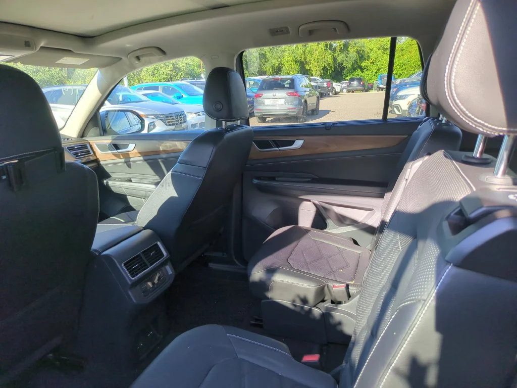 Used 2024 Silver Volkswagen 2.0T SE w/Technology image 9