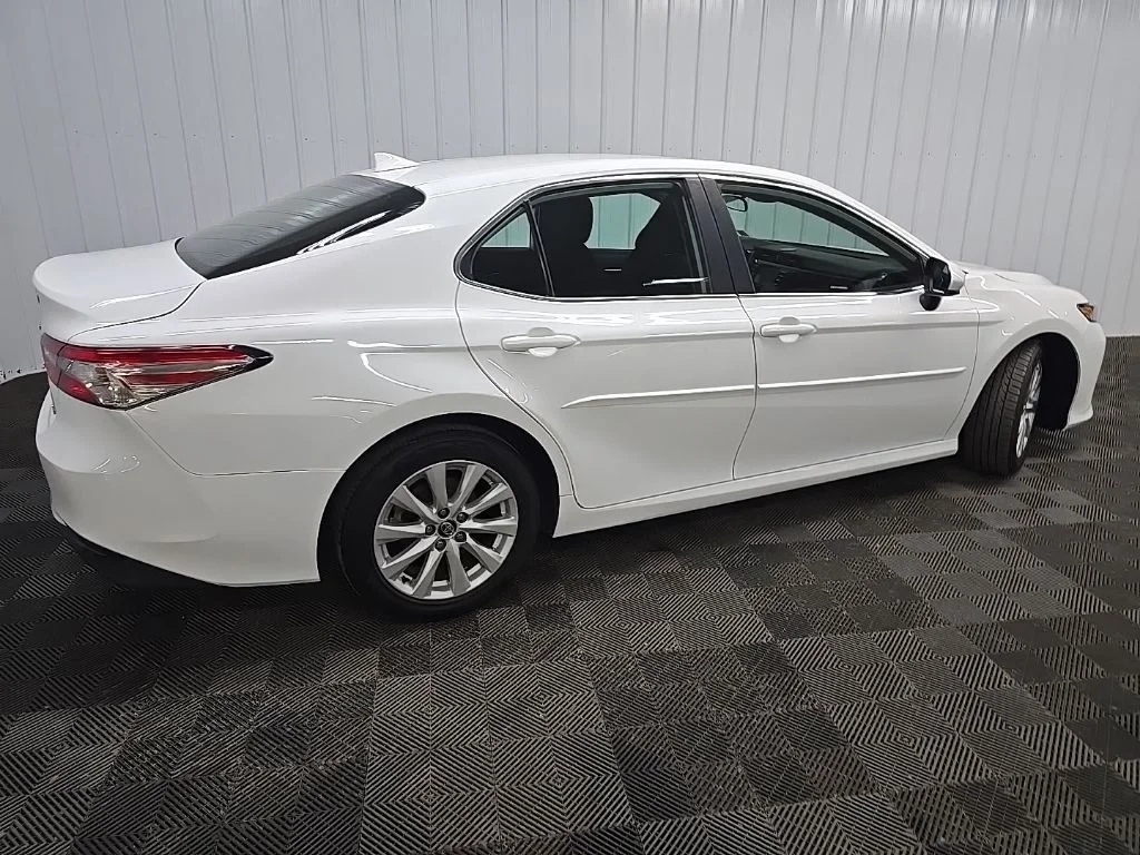 Used 2020 White Toyota LE image 3