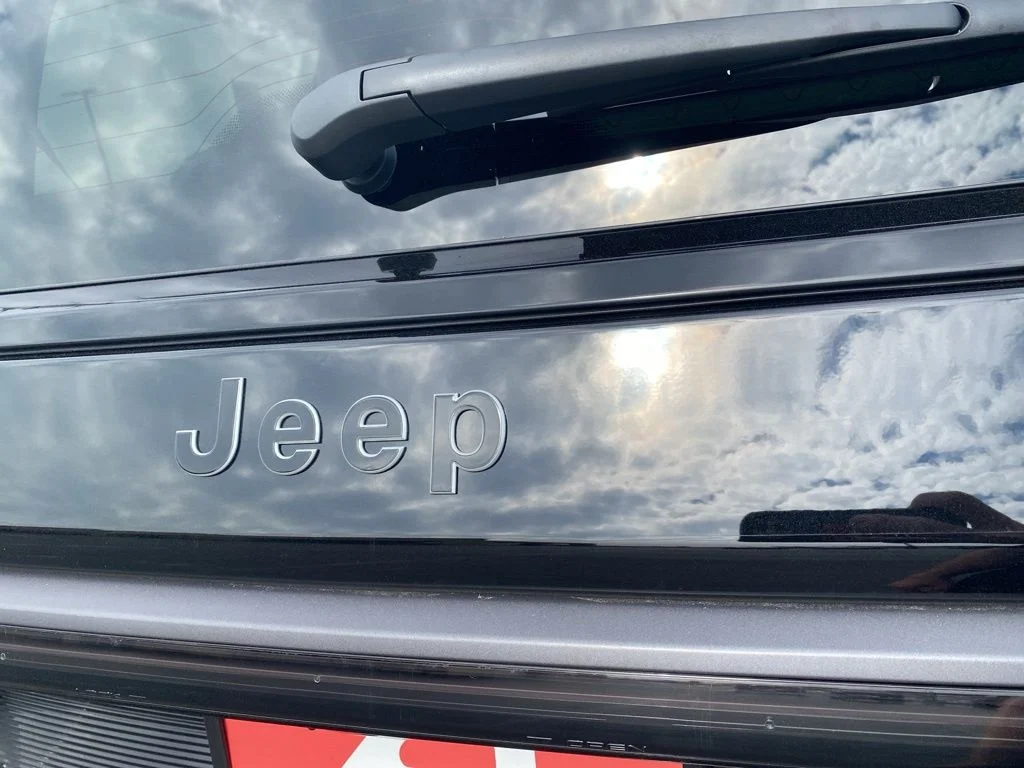 Used 2026 Black Jeep Summit Obsidian image 44
