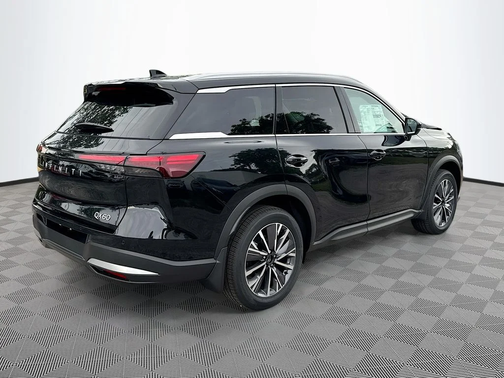 Used 2027 Black INFINITI LUXE image 6
