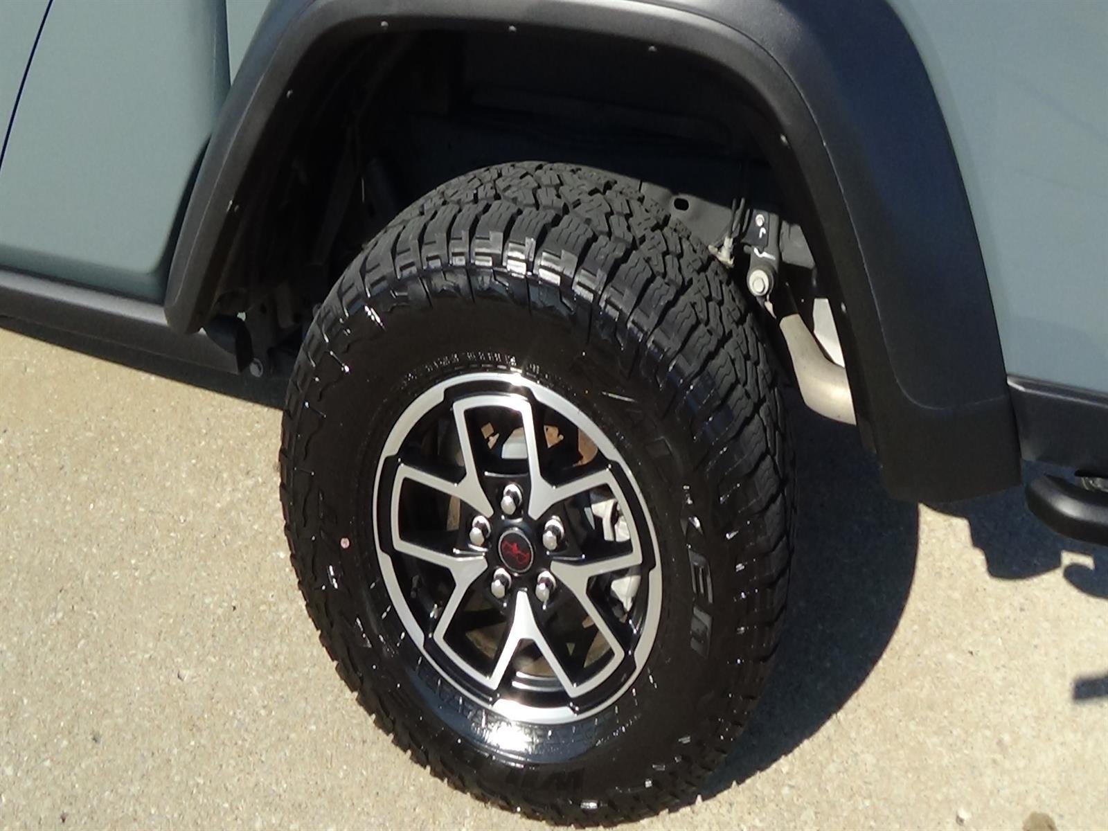 Used 2024 Anvil Clear Coat (pds) Jeep Rubicon image 9