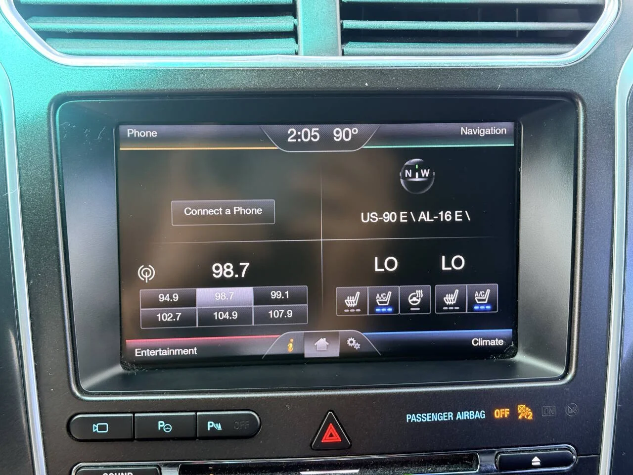 Used 2016 Gray Ford Limited 4dr SUV image 16
