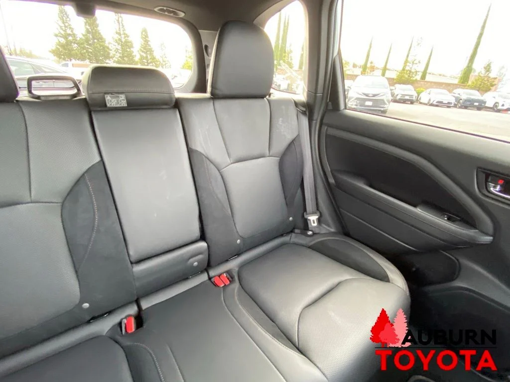 Used 2025 Ice Silver Metallic Subaru Touring image 24