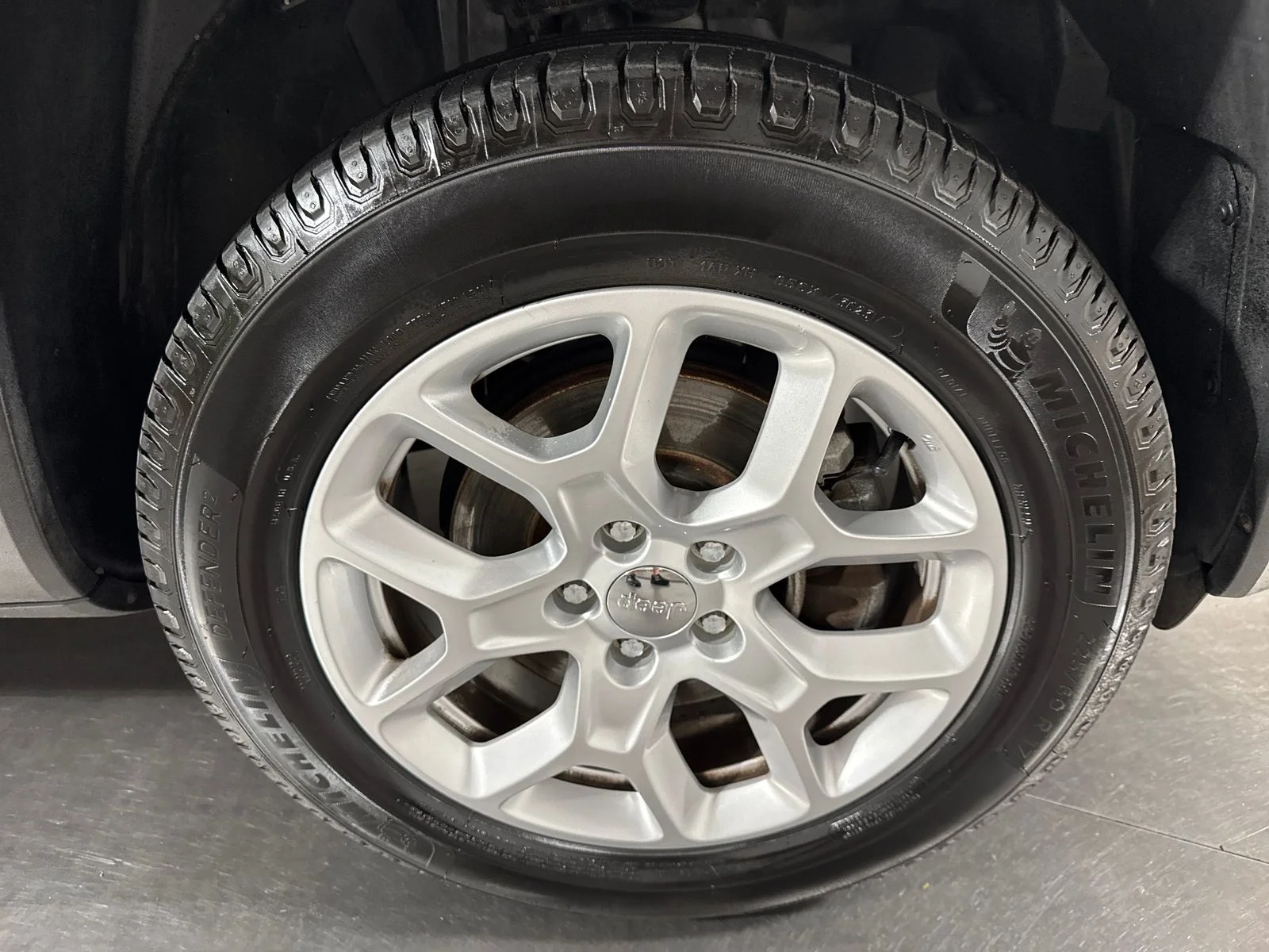 Used 2017 Granite Crystal Metallic Clearcoat Jeep Latitude image 14