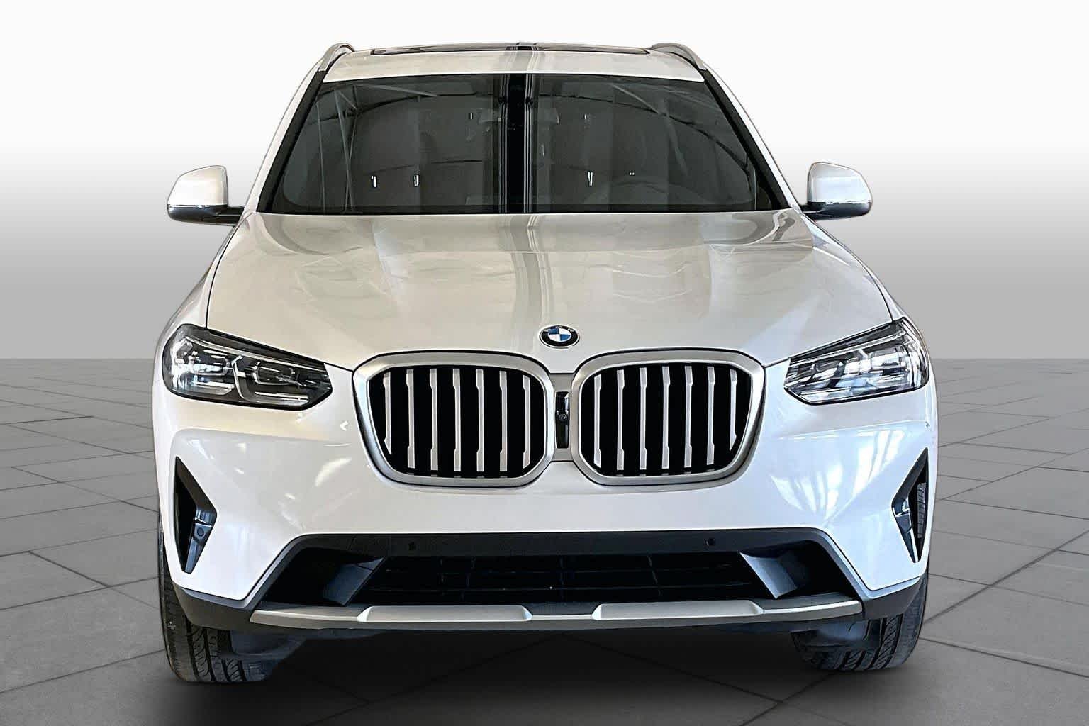 Used 2024 Mineral White Metallic BMW sDrive30i image 3