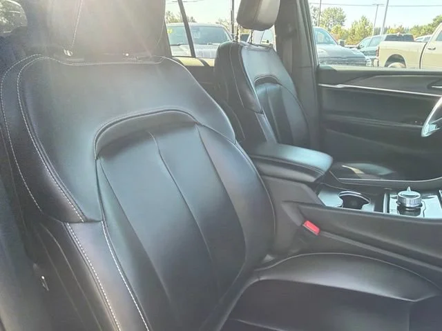 Used 2024 Diamond Black Crystal Pearlcoat Jeep 4xe image 10