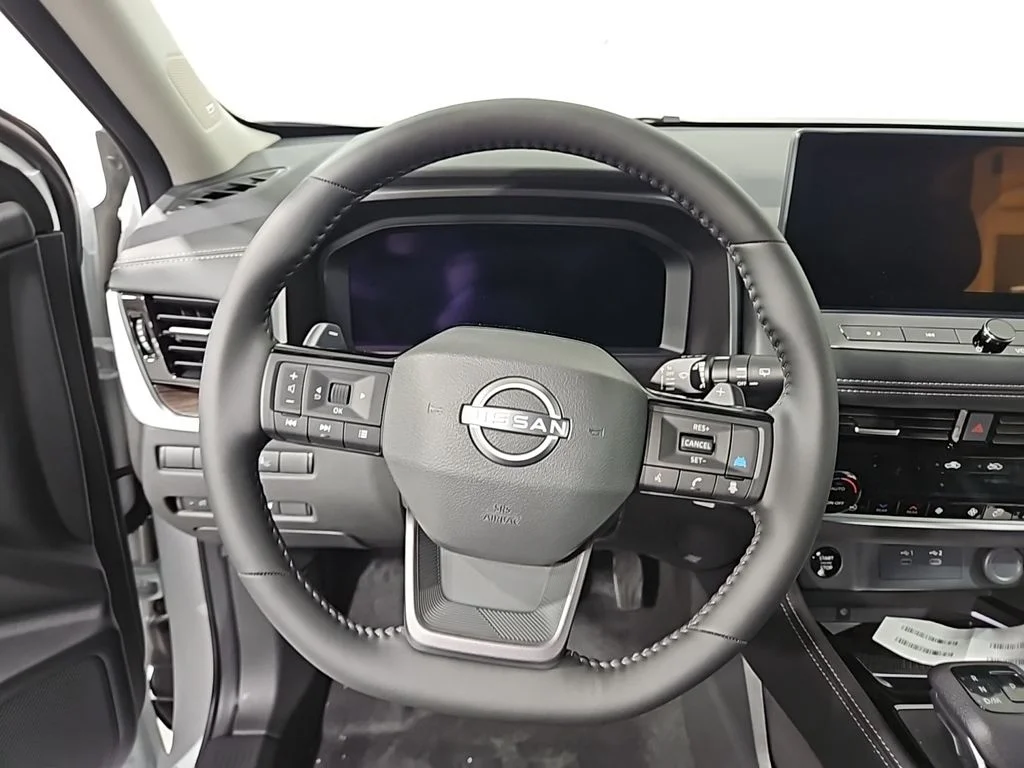2025 Nissan Rogue Platinum - Photo 14
