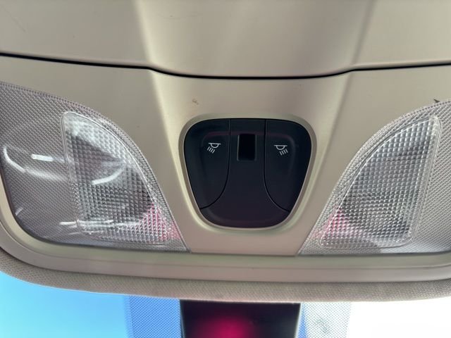 Used 2015 Silver Chrysler Limited image 29