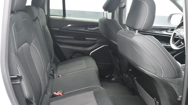 Used 2022 White Jeep Laredo image 15
