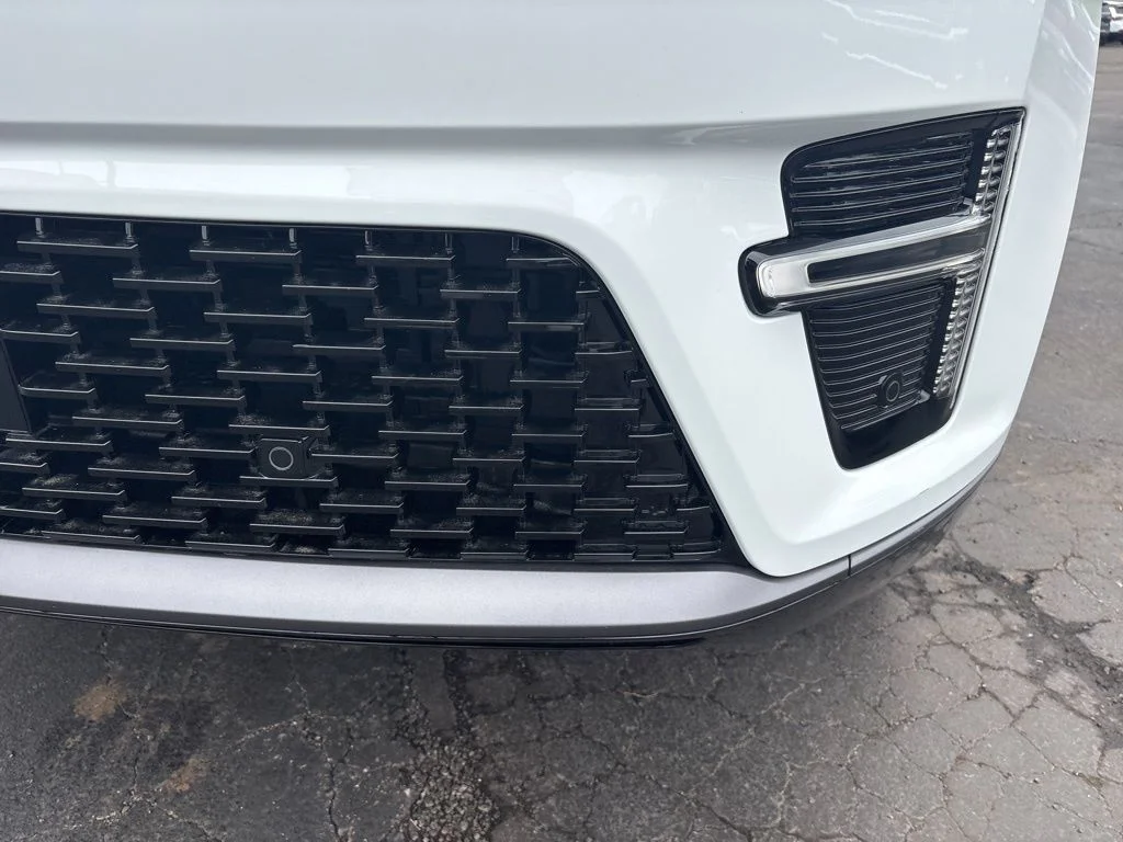 New 2026 Bright White Clear-Coat Exterior Paint Jeep Grand Wagoneer image 11