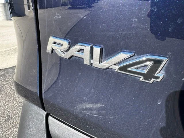 2025 Toyota RAV4 XLE - Photo 8