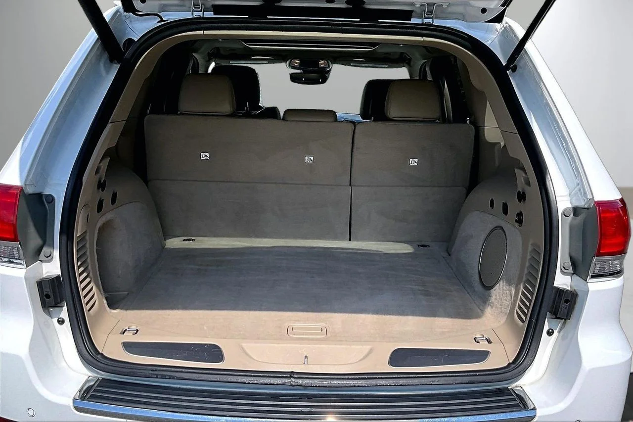 Used 2018 White Jeep Overland image 25