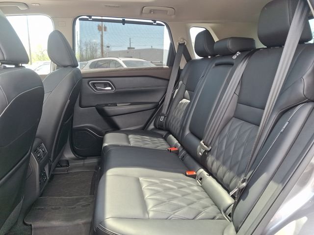 Used 2023 Gray Nissan Platinum image 12