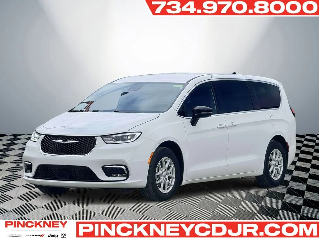 2025 Chrysler Pacifica Select's photo