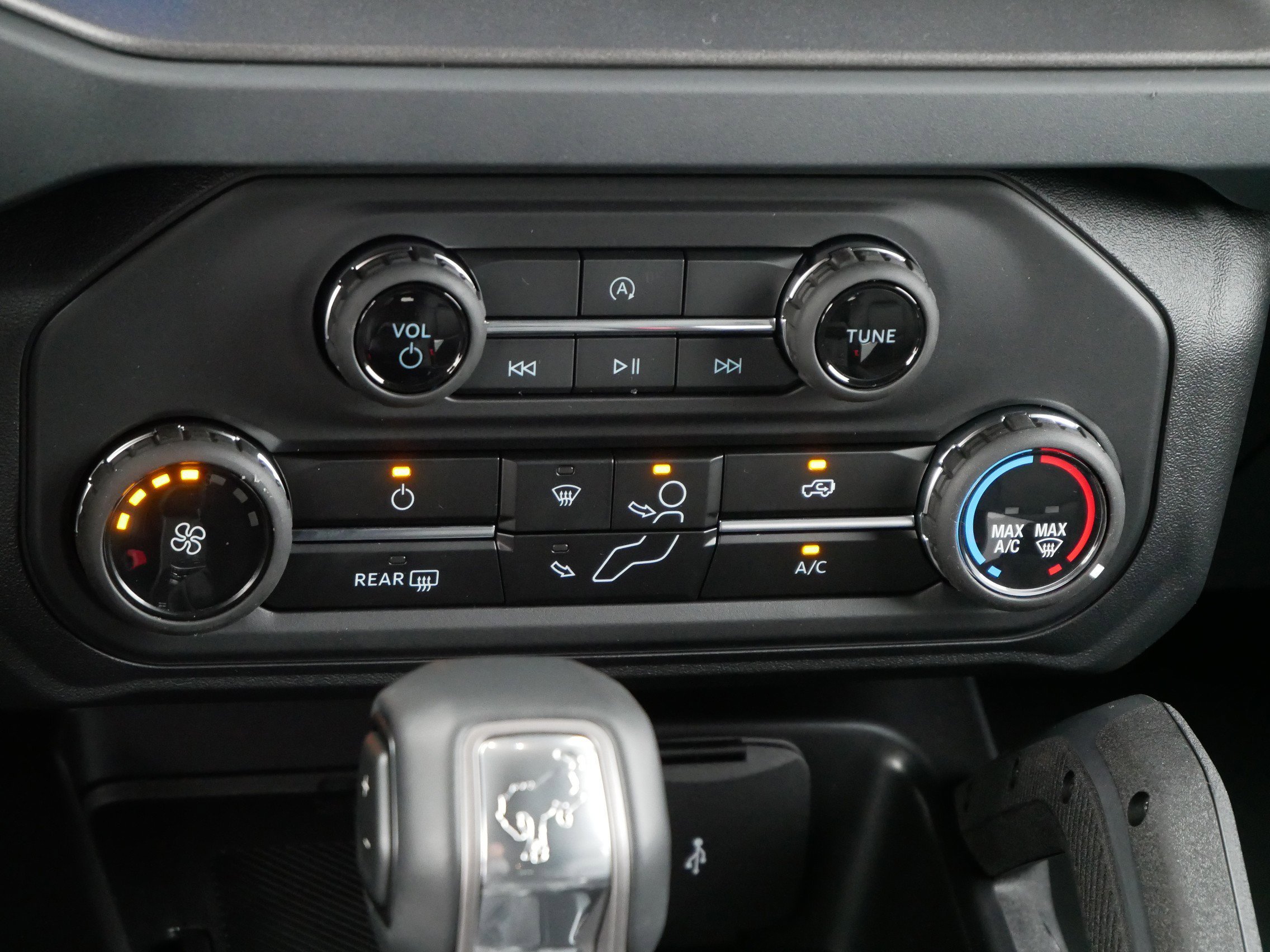 New 2025 Velocity Blue Metallic Ford Badlands® image 13