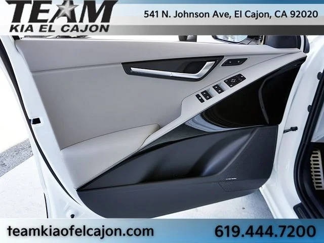 New 2026 White Kia Wave image 27