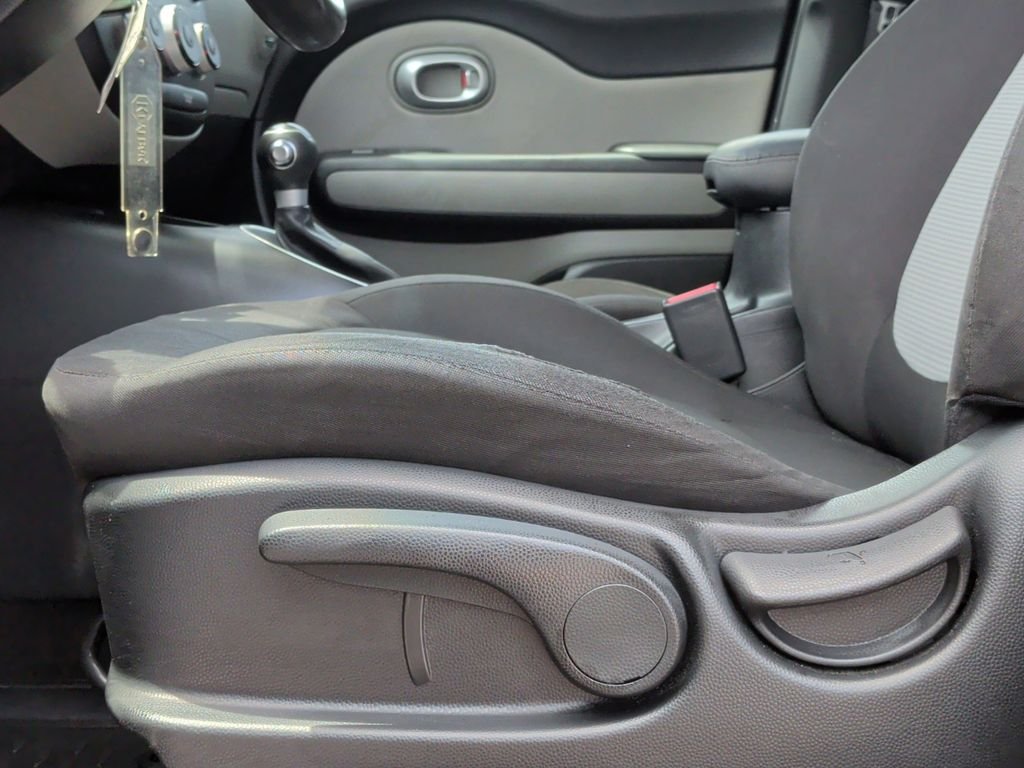 Used 2017 Silver Kia Base image 10
