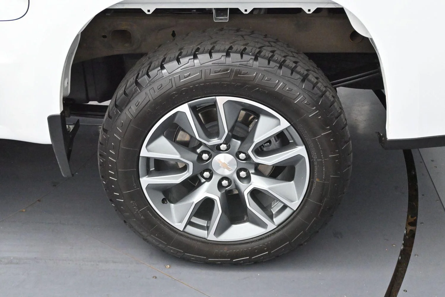 Used 2025 Summit White Chevrolet LT image 31