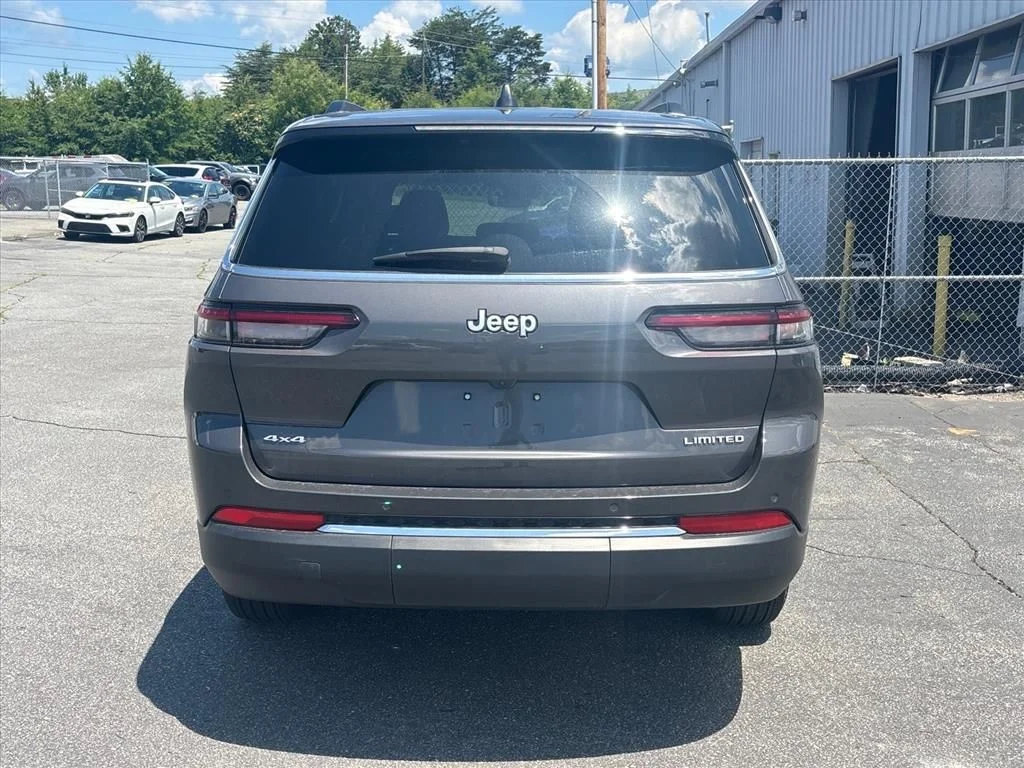 Used 2025 Gray Jeep Limited image 8