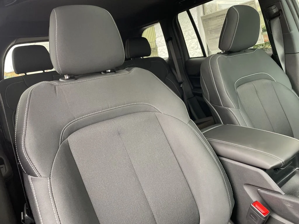 New 2026 Baltic Gray Metallic Clear-Coat Exterior Paint Jeep Laredo X image 17