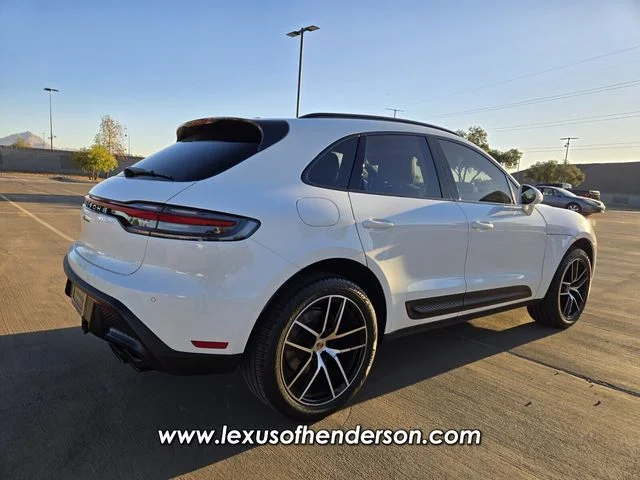 Used 2023  Porsche Base image 6