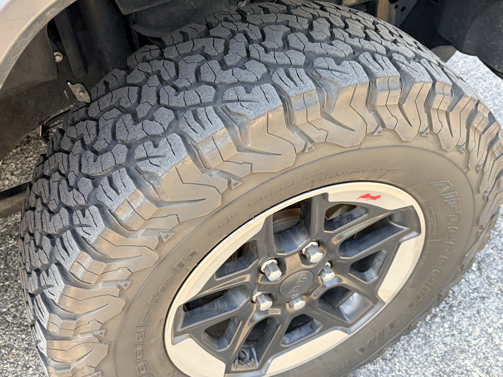 Used 2018 Ocean Blue Metallic Clearcoat Jeep Rubicon image 10