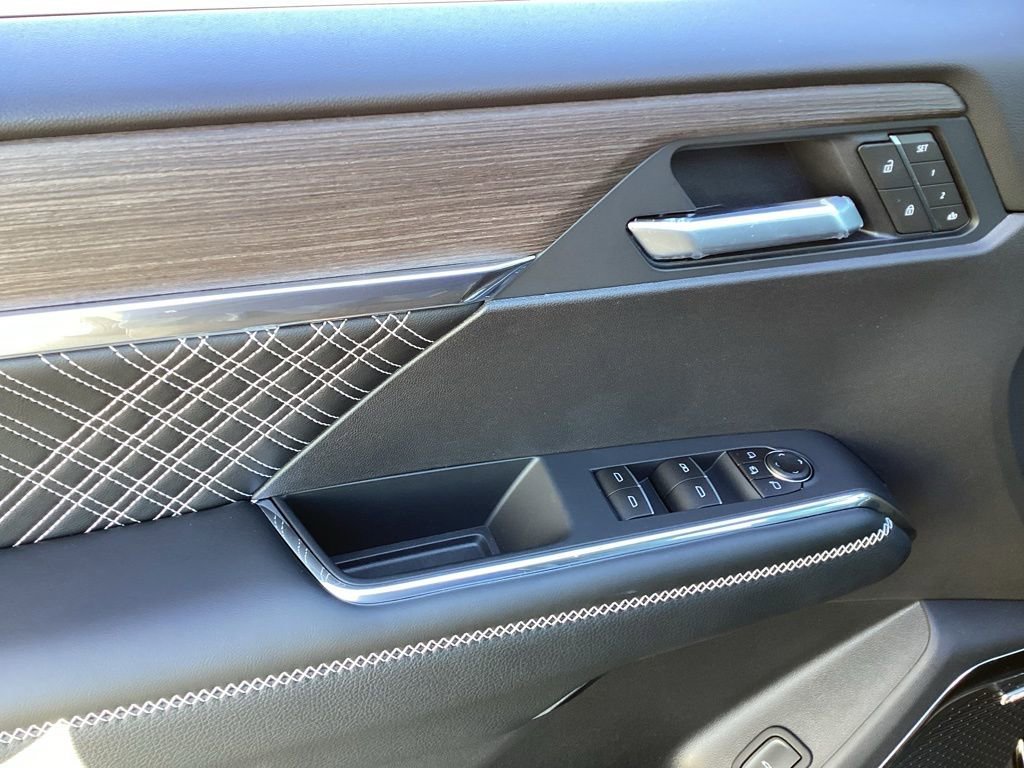 2026 GMC Acadia Denali - Photo 9