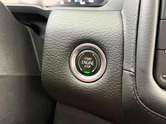 Used 2023 White GMC Denali image 26