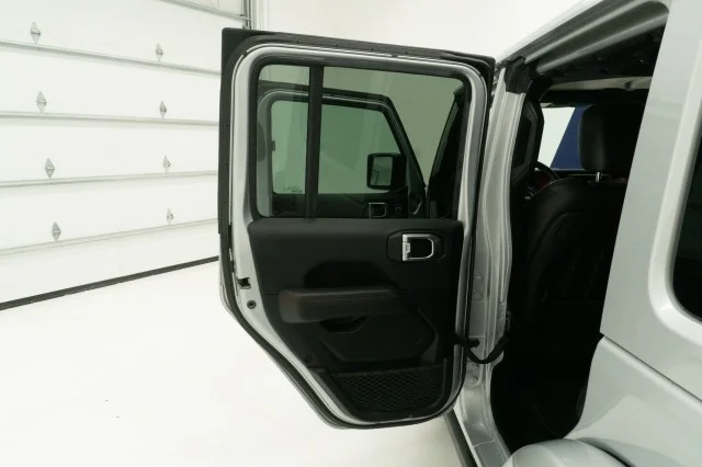 Used 2022 Silver Zynith Clearcoat Jeep Unlimited Rubicon image 20