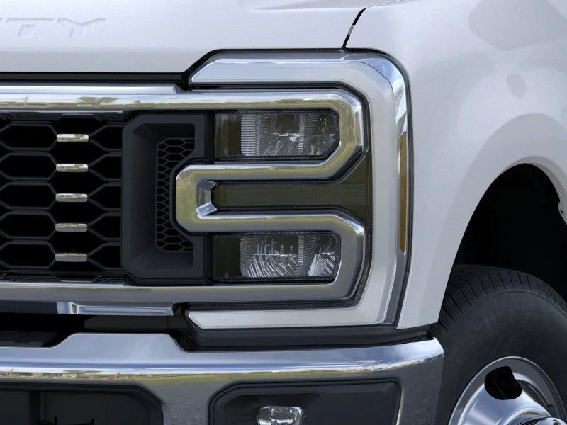 New 2026 Star White Metallic Tri-Coat Ford F-350® Lariat® image 18