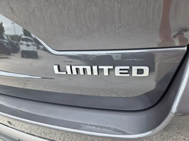 New 2026 Baltic Gray Metallic Clear-Coat Exterior Paint Jeep Limited image 11