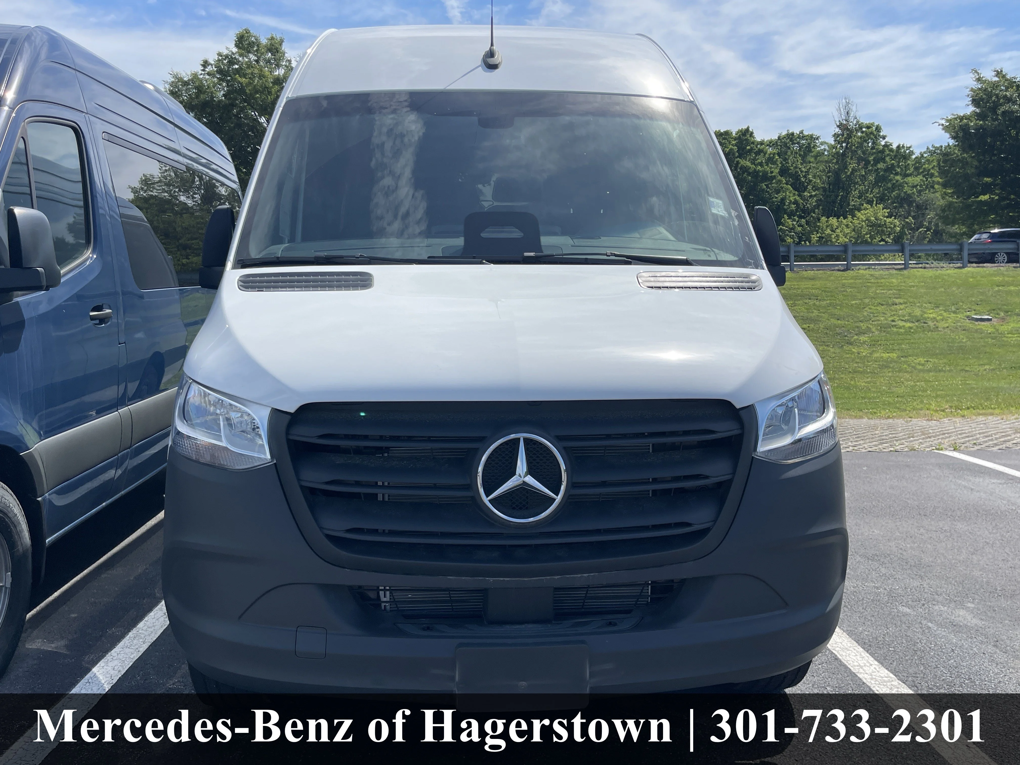 New 2026 Arctic White Mercedes-Benz 2500 High Roof I4 Diesel HO 170 RWD image 2