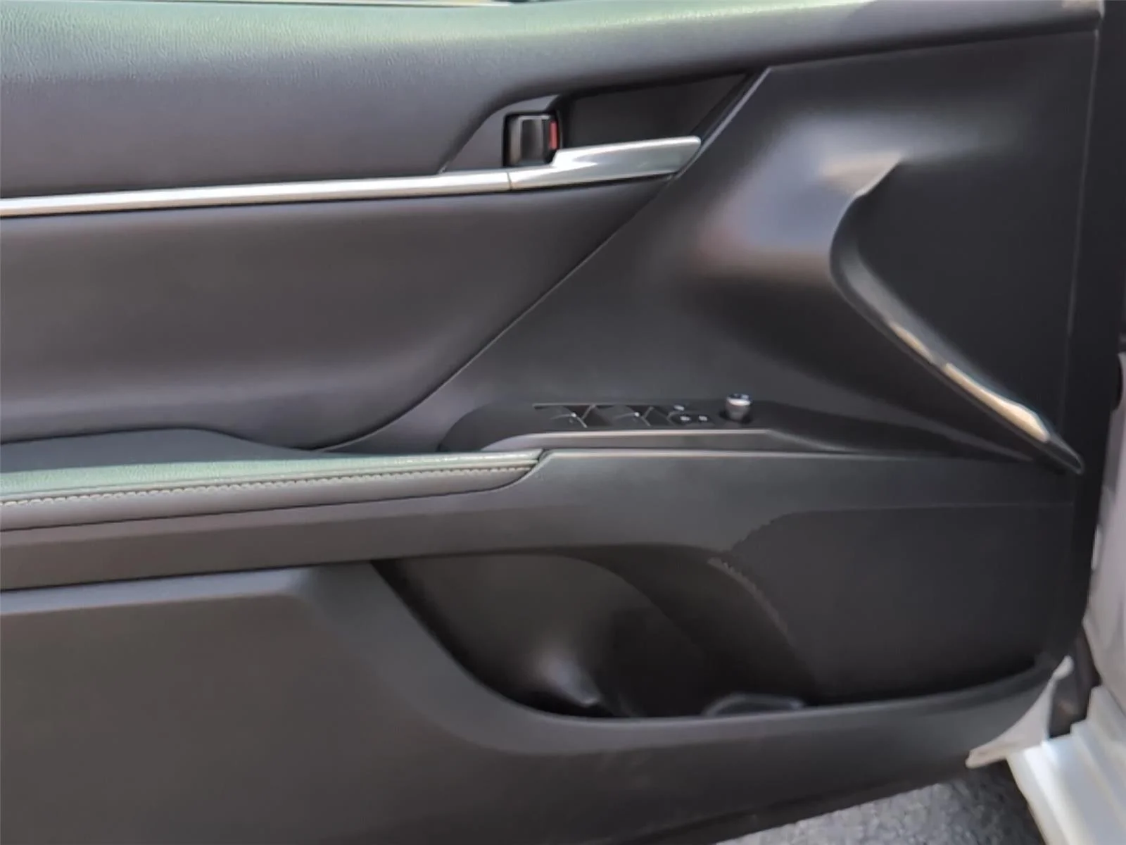 Used 2023 Wind Chill Pearl Toyota XSE image 20