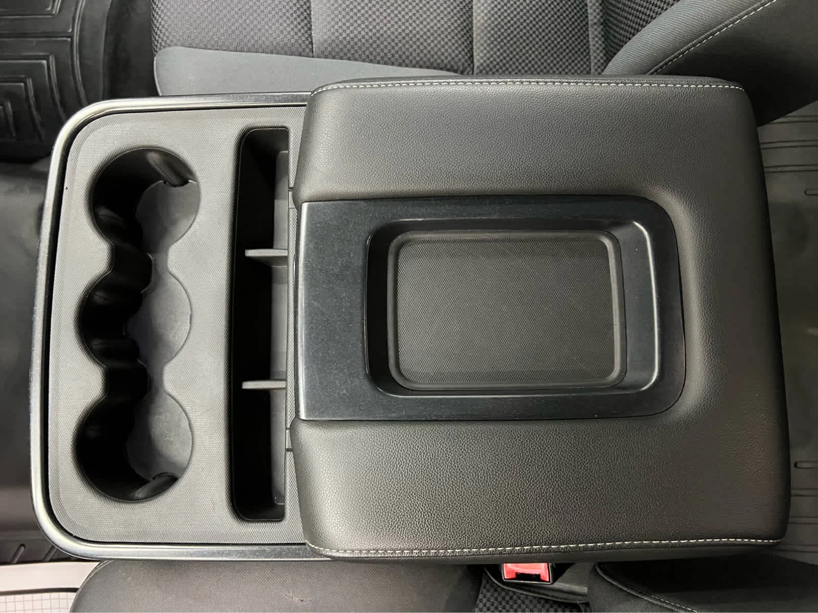 Used 2018 Silver Ice Metallic Chevrolet LT image 25