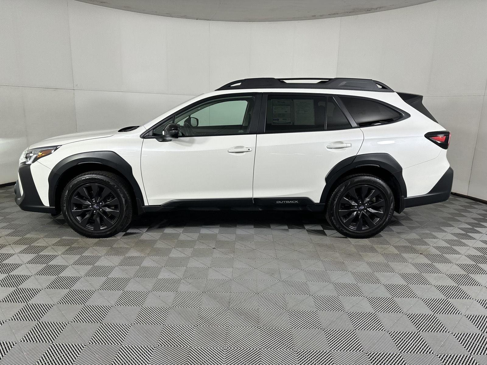 Used 2025 Crystal White Pearl Subaru Onyx Edition image 7