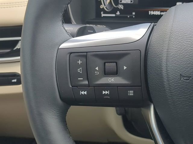 Used 2025 Silver INFINITI LUXE image 29