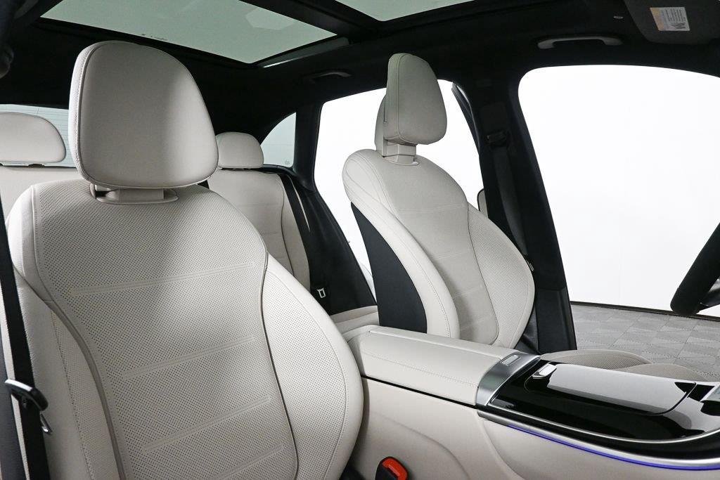 New 2027 MANUFAKTUR Moonlight White Metallic Mercedes-Benz GLC 300 image 21
