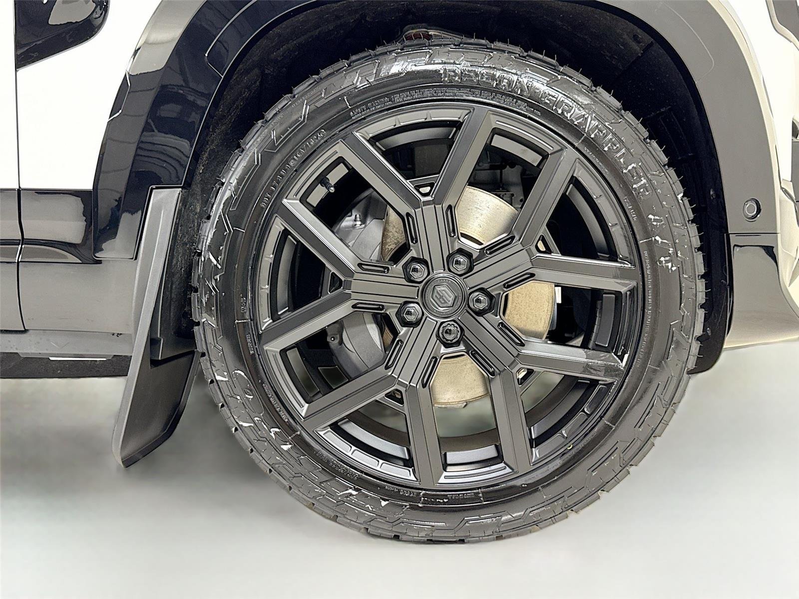 Used 2026 Fuji White Land Rover X-Dynamic SE | Urban Widetrack Build image 37
