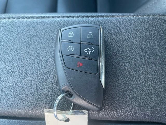 Used 2025 Titanium GMC SLT image 29