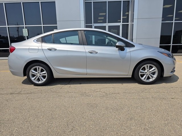 Used 2018 Chevrolet Cruze LT with VIN 1G1BE5SM7J7109323 for sale in Stockton, IL
