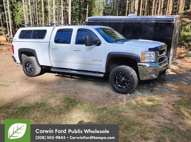 Used 2010 White Chevrolet LTZ image 2