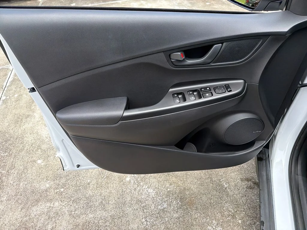 2020 Hyundai Kona SEL Plus - Photo 17