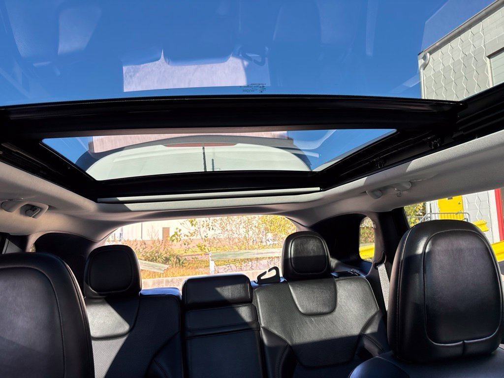 Used 2019 White Jeep Limited image 31