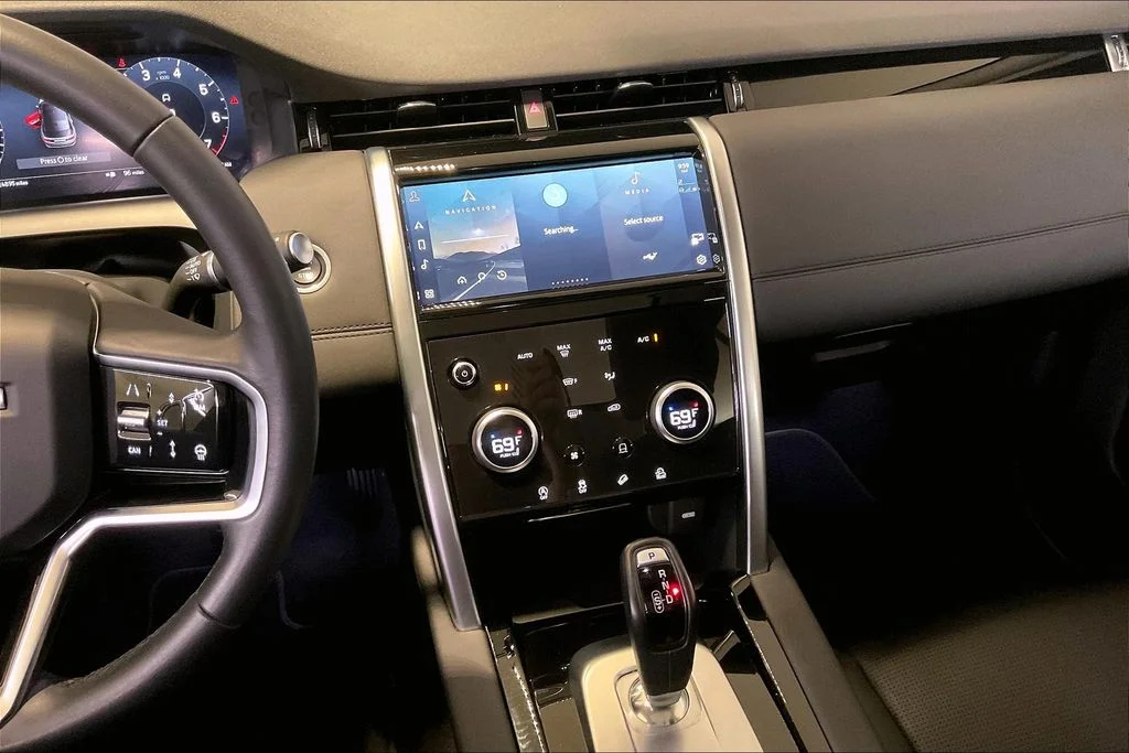 Used 2023 Black Land Rover S image 5
